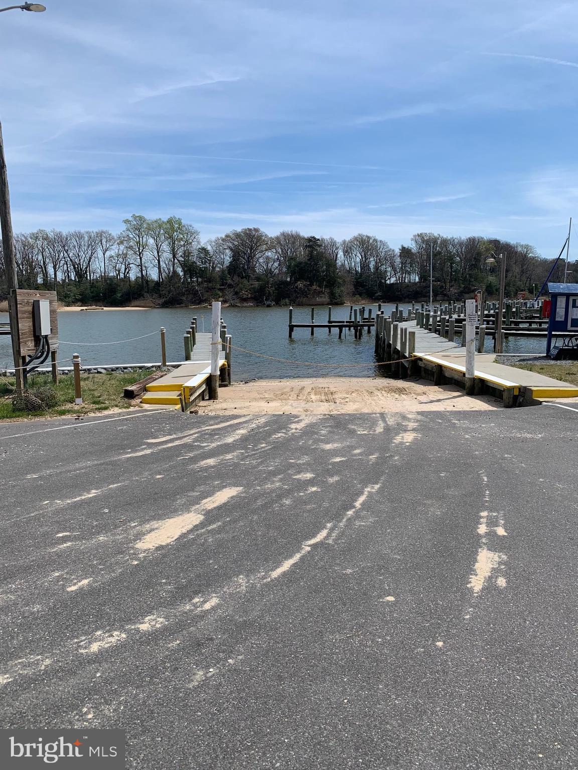 STRATFORD HARBOUR - Land