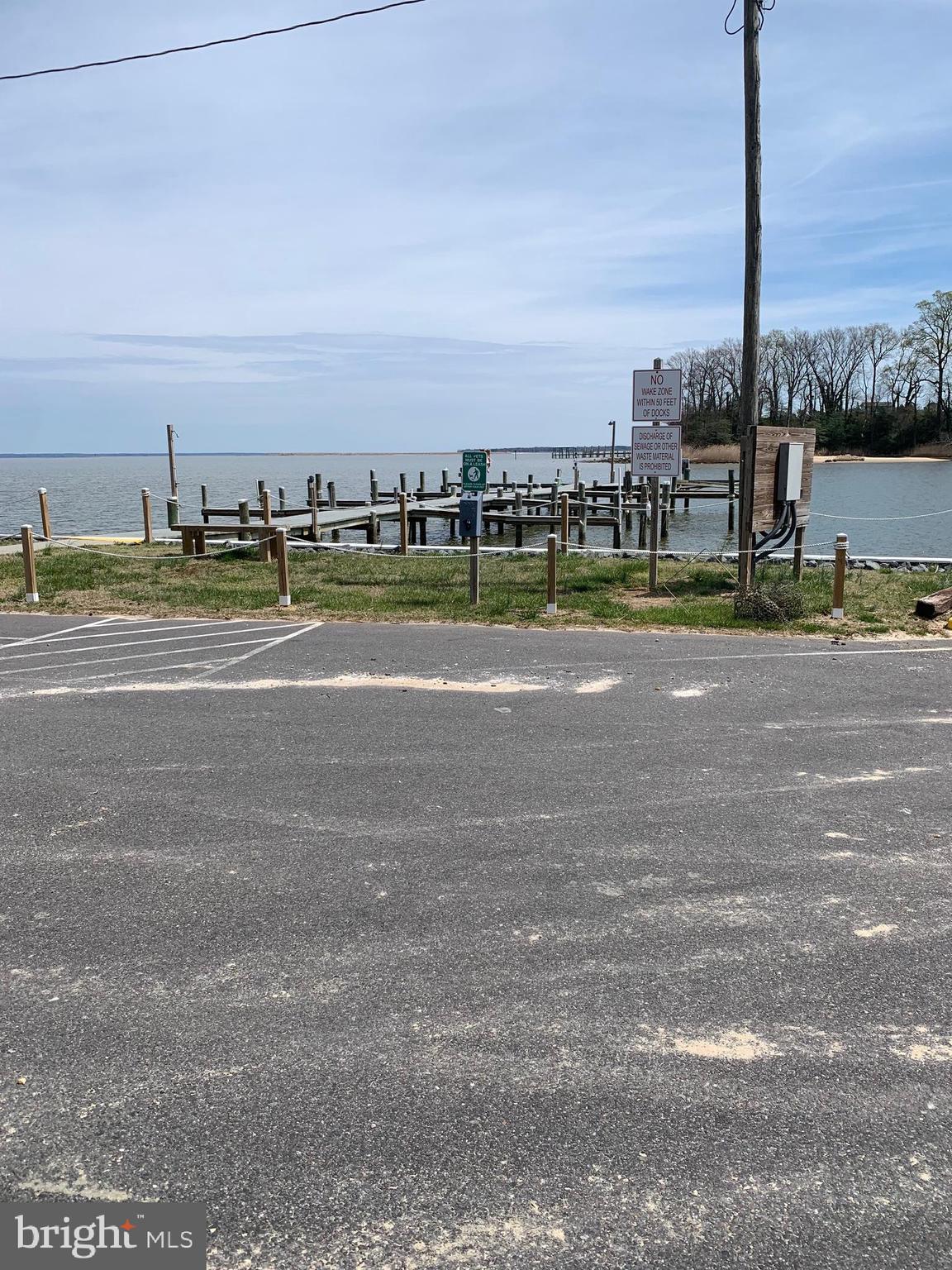 STRATFORD HARBOUR - Land