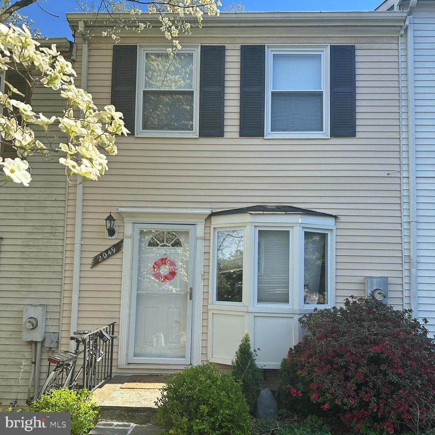 Great house with parking close to Shirlington  Available June 1st, 2025.  2 YEAR LEASE PREFERRED.  This is a pleasant home with good light, nice room sizes, modern kitchen & baths and parking.  The tenants are comfortable in the home - so you will have to envision the rooms with your things in them.  The living room features a bay window overlooking the courtyard with laminate floors.  There is an eat-in kitchen with a good amount of countertop & cabinets.  Stainless steel stove, refrigerator & dishwasher.  Step out onto the new deck overlooking trees.  Upstairs there are 2  bedrooms, both a good size with large closet & a full bath.   The lower level features a bedroom/rec room which walks out to the new screened porch.  There is a laundry room/storage room on this level with energy efficient  washer & dryer.
All electric utilities.  1 assigned parking space & lots of street parking.  1 or 2 small pets OK - max 35lbs, $600 deposit each.
Tenants need good credit, good rental reference, over $110,000.   Available June 1st, 2023.