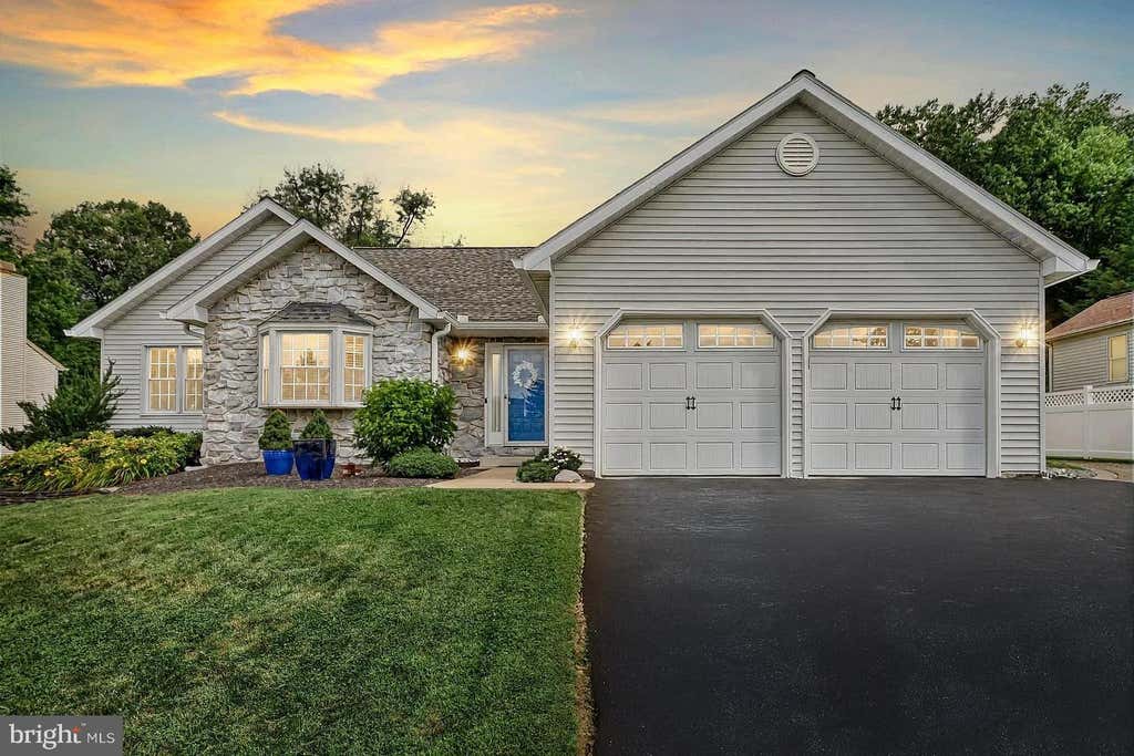 Photo of 3349 Overview Drive, YORK, PA 17406 (MLS # PAYK2109904)