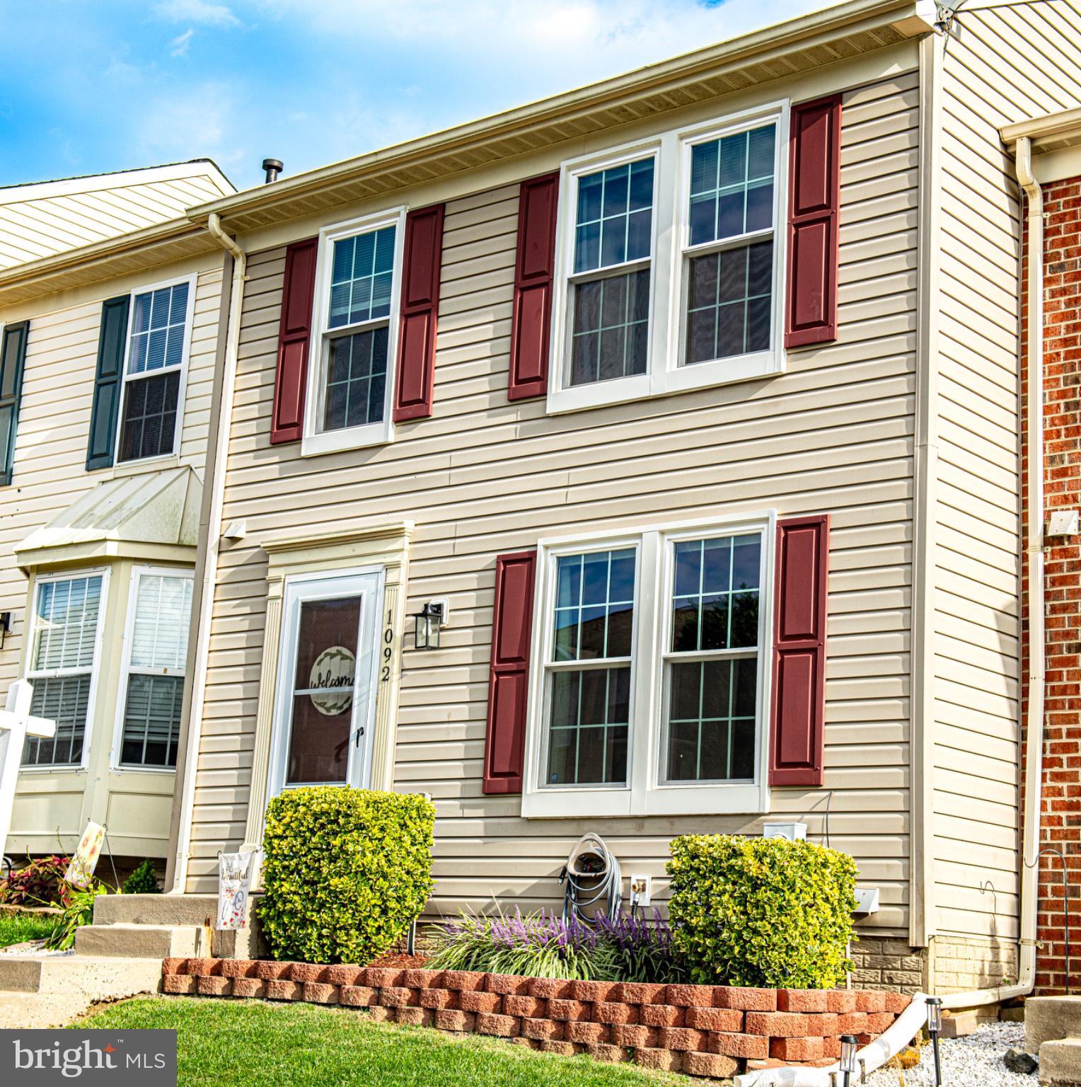 1092 JEANETT WAY