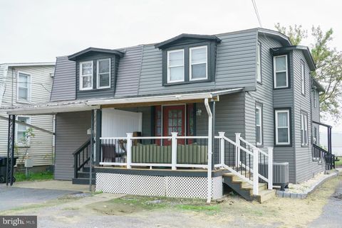 Photo of 952 W Main Street, NEW HOLLAND, PA 17557 (MLS # PALA2077054)