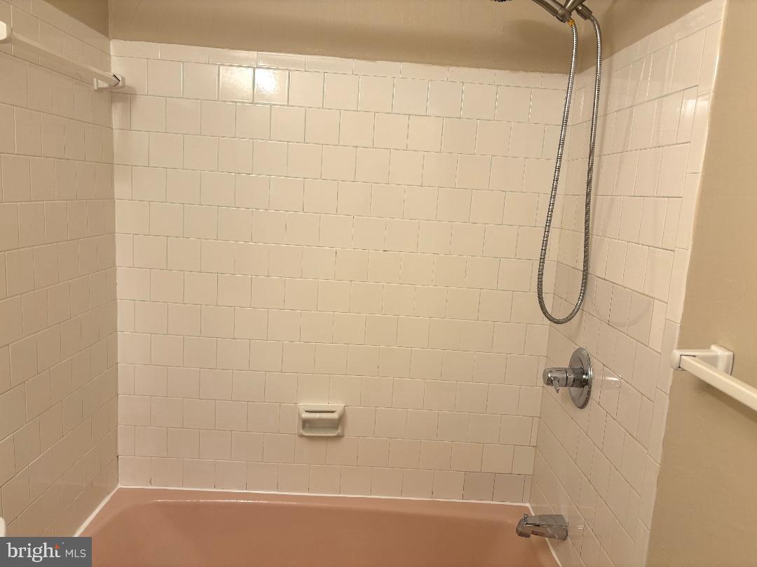 ROCK CREEK MANOR - Residential Lease