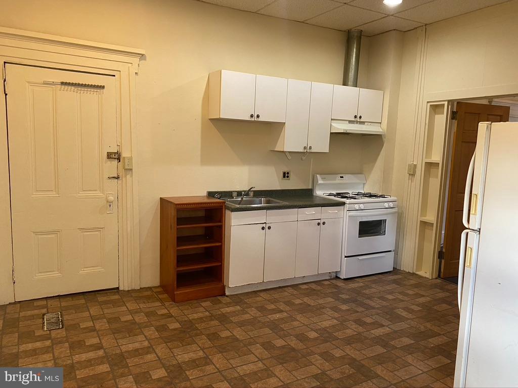 For rent is a 1 bedroom first floor apartment in Coatesville. Tenant pays all utilities, $50 nonrefundable application fee required per applicant and if selected $50 admin fee. No Smoking No Pets 615 Min. Credit Score