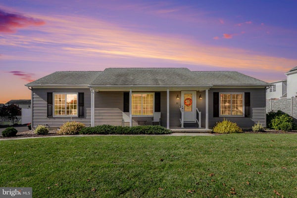 11 FLAGSTONE DR, CARLISLE, PA 17015 - Image 6a8e85a32416c04c8804f477f9dd05ab/1243552349