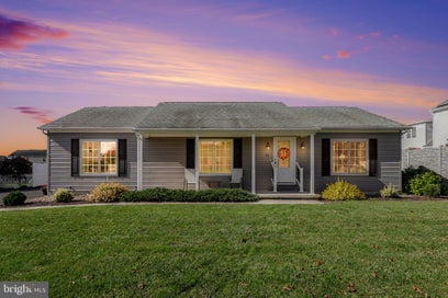 11 FLAGSTONE DRIVE CARLISLE PA 17015