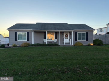 11 FLAGSTONE DRIVE CARLISLE PA 17015