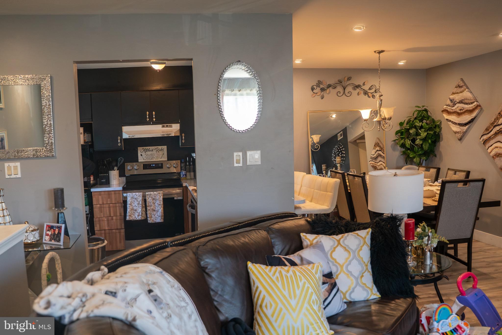 881 SCOTSWOOD COURT B