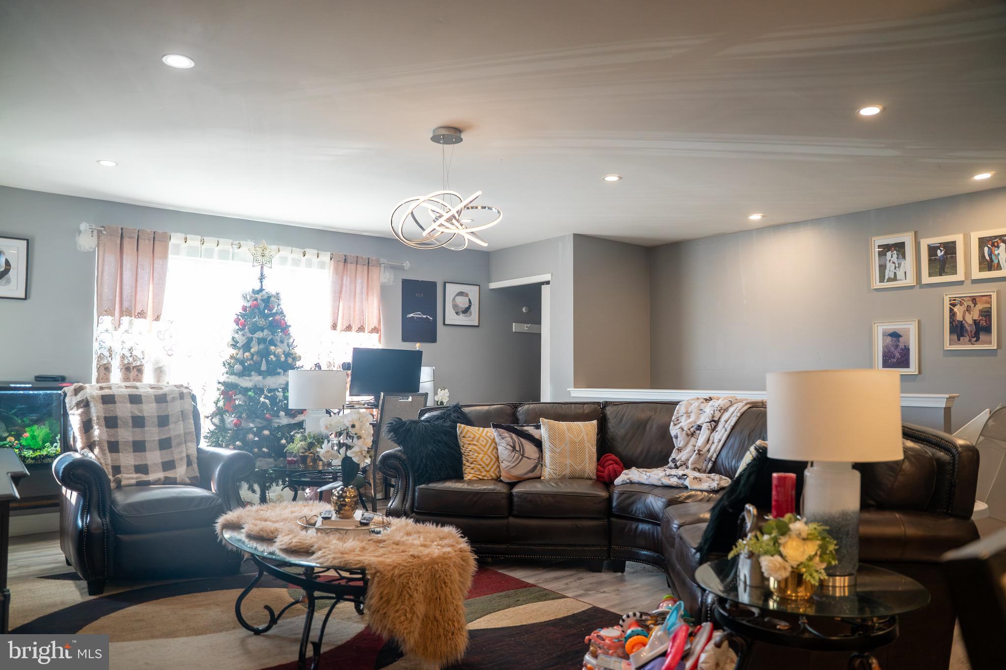 881 SCOTSWOOD COURT B