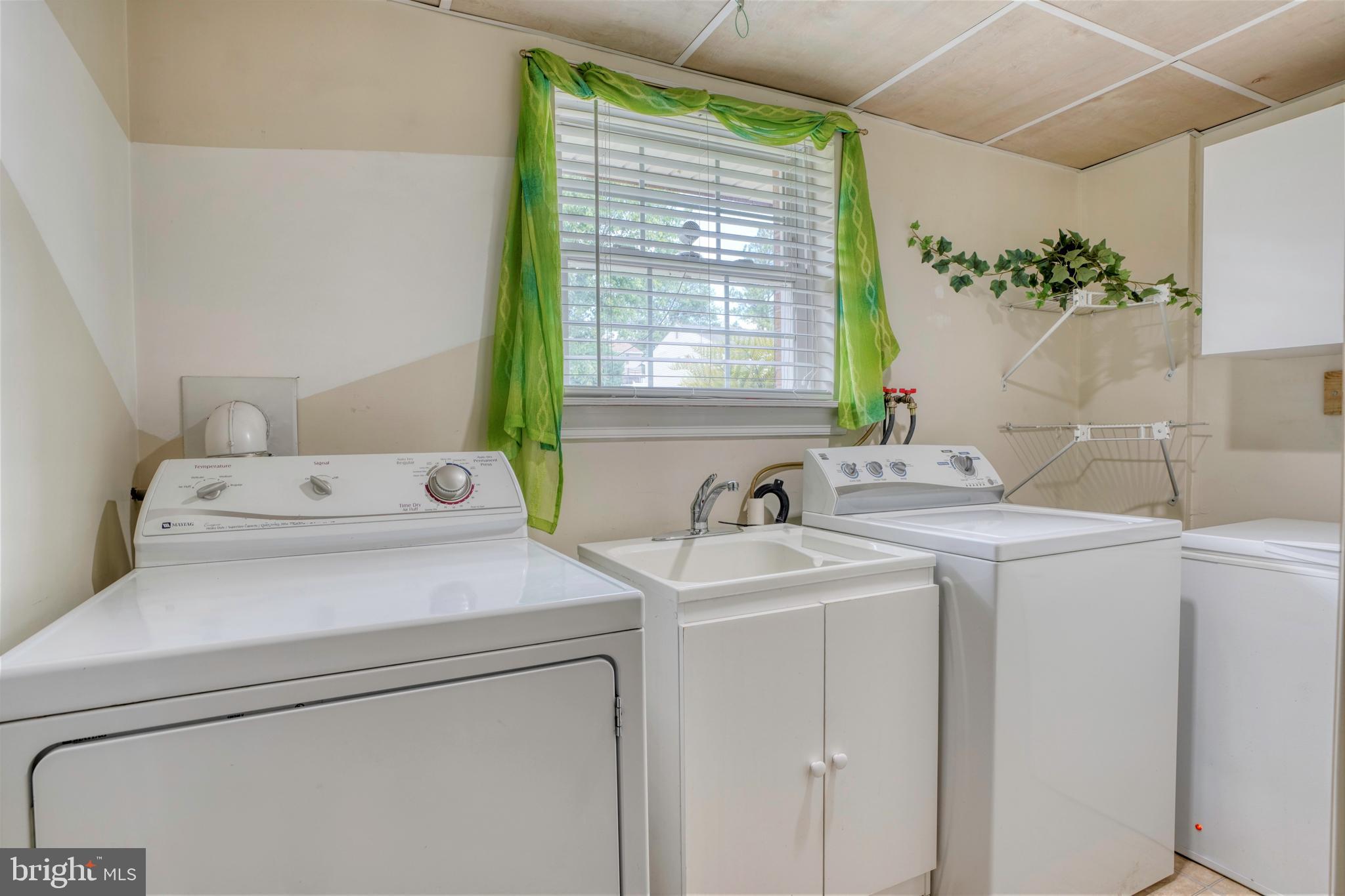 PERRY HALL - Residential