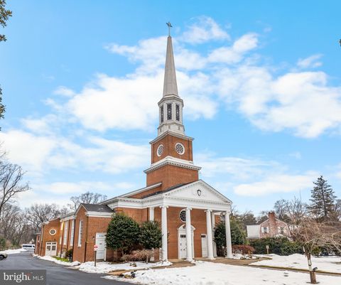 Photo of 5144 Massachusetts Avenue, BETHESDA, MD 20816 (MLS # MDMC2218240)