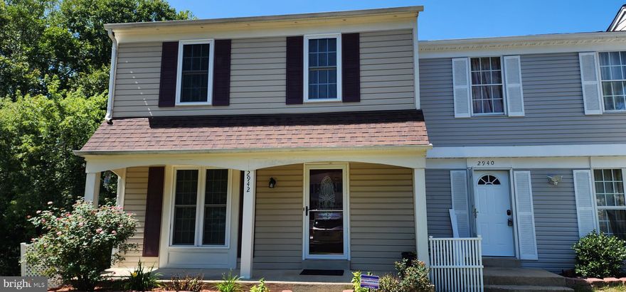 Beautiful three level town homes in Lake ridge. Main level welcomes you with spacious living room, kitchen, and half bath. Upper level three bedroom and two full bath. Lower level with huge living room and a half bath. Hardwood floor throughout the house.