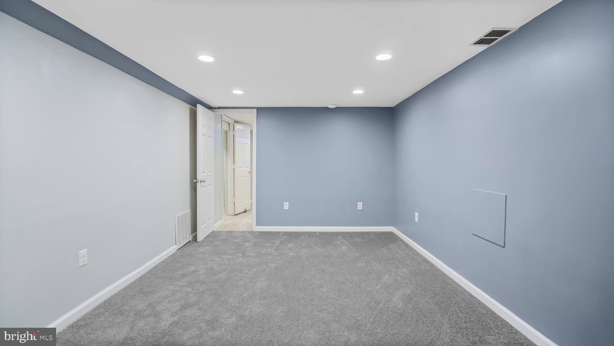 FERNGLEN MANOR - Residential