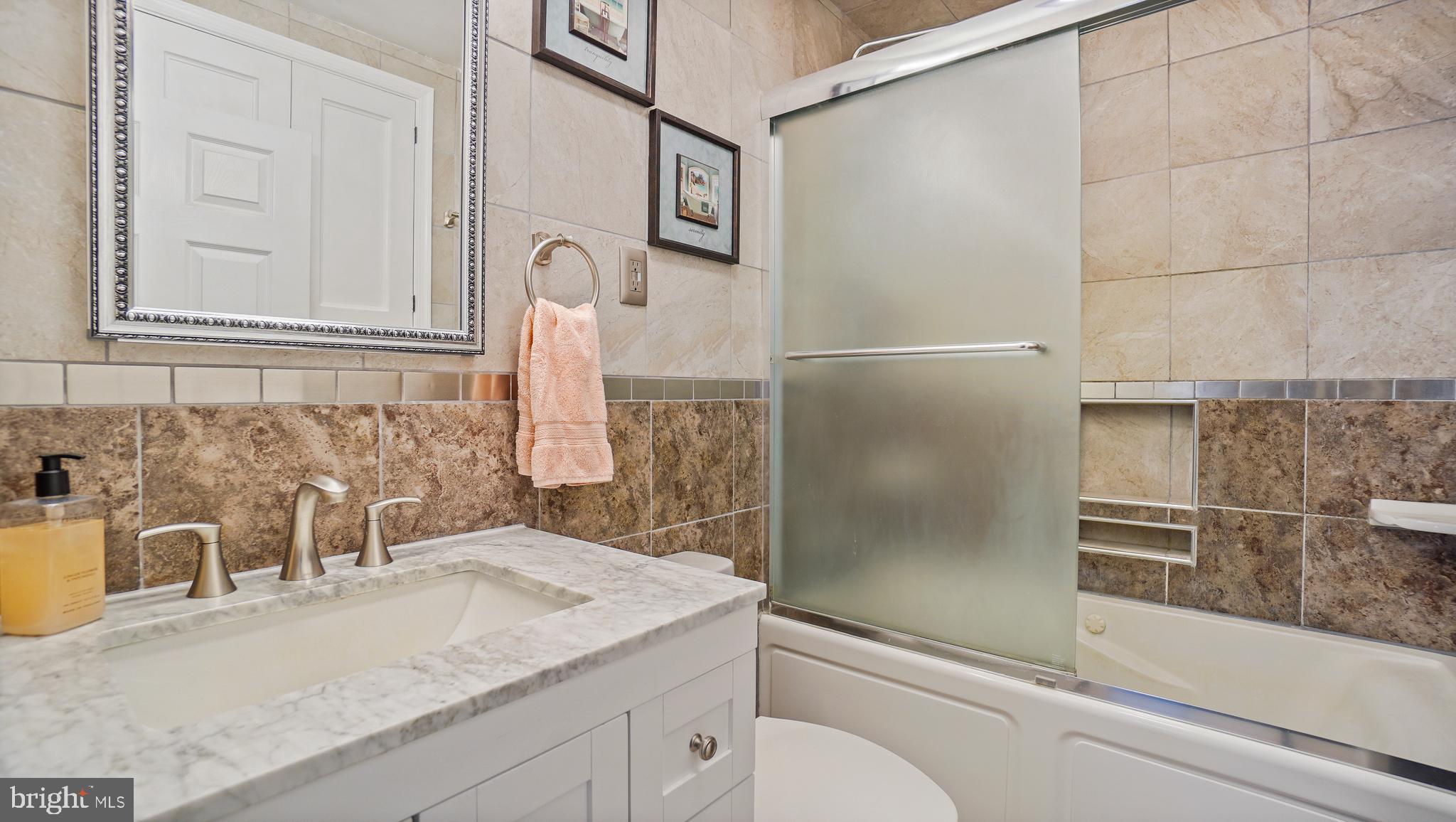 FERNGLEN MANOR - Residential