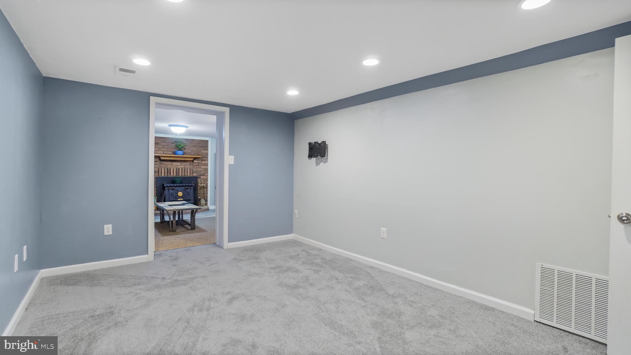 FERNGLEN MANOR - Residential