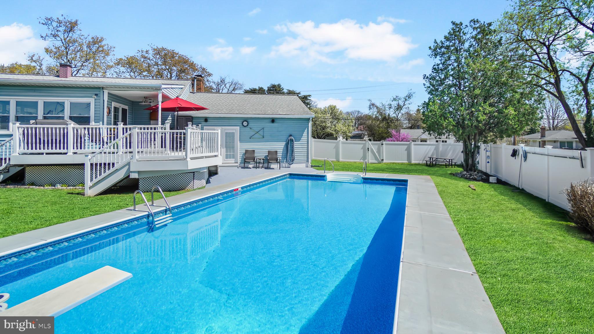 FERNGLEN MANOR - Residential