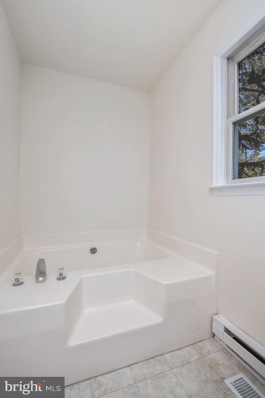 ROUND TOP ESTATES - Residential