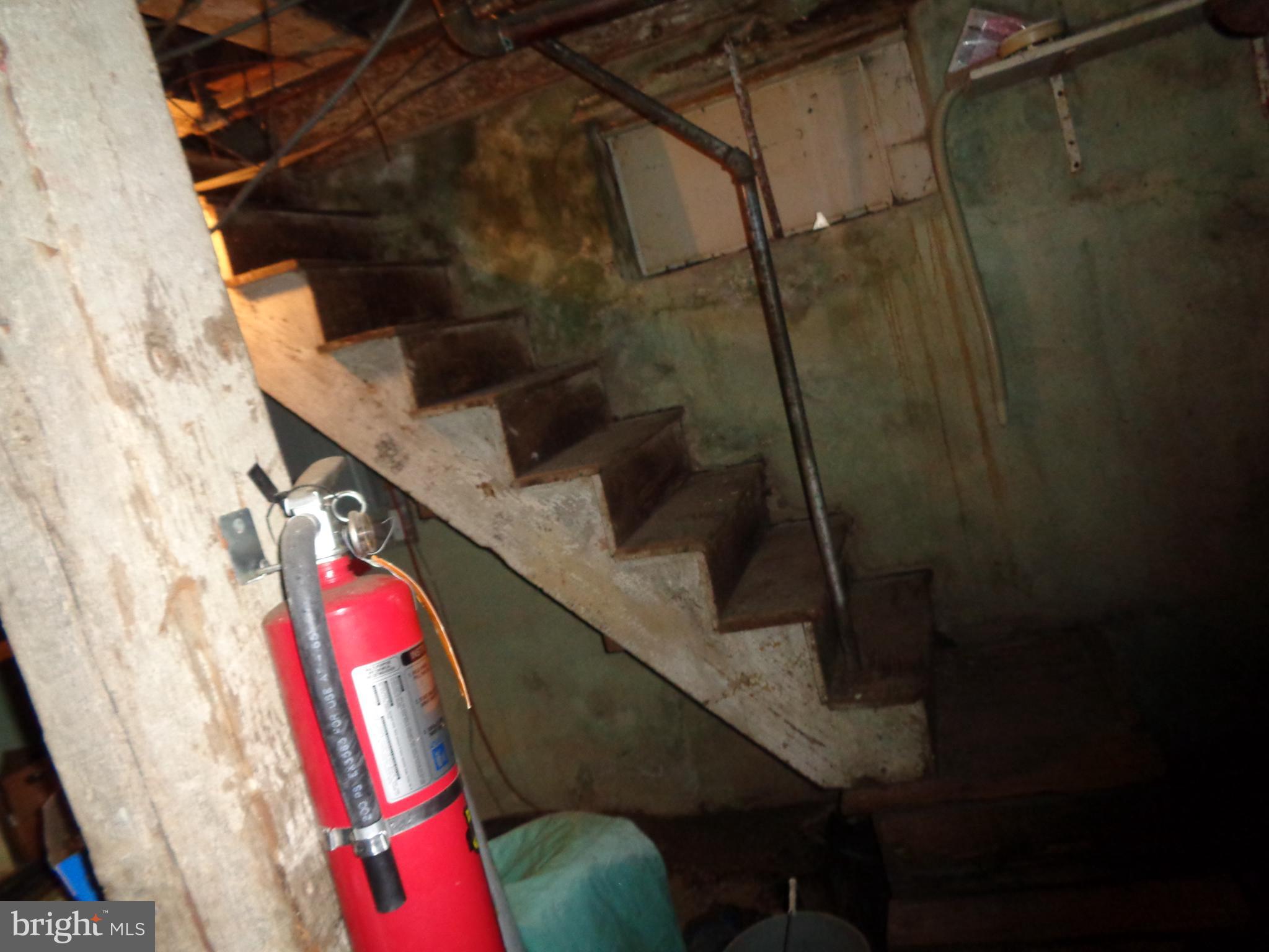 OLNEY - Commercial Sale