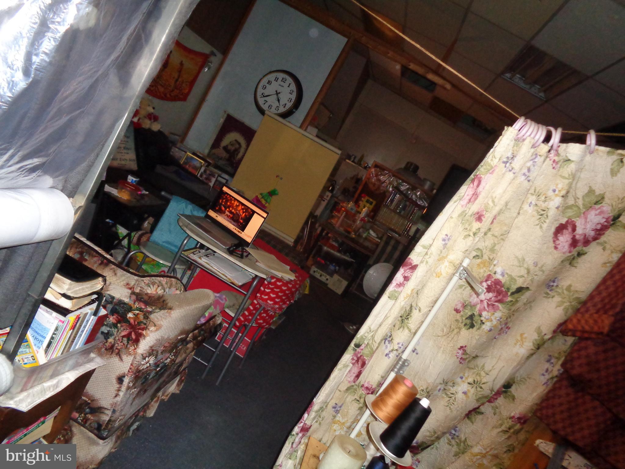OLNEY - Commercial Sale