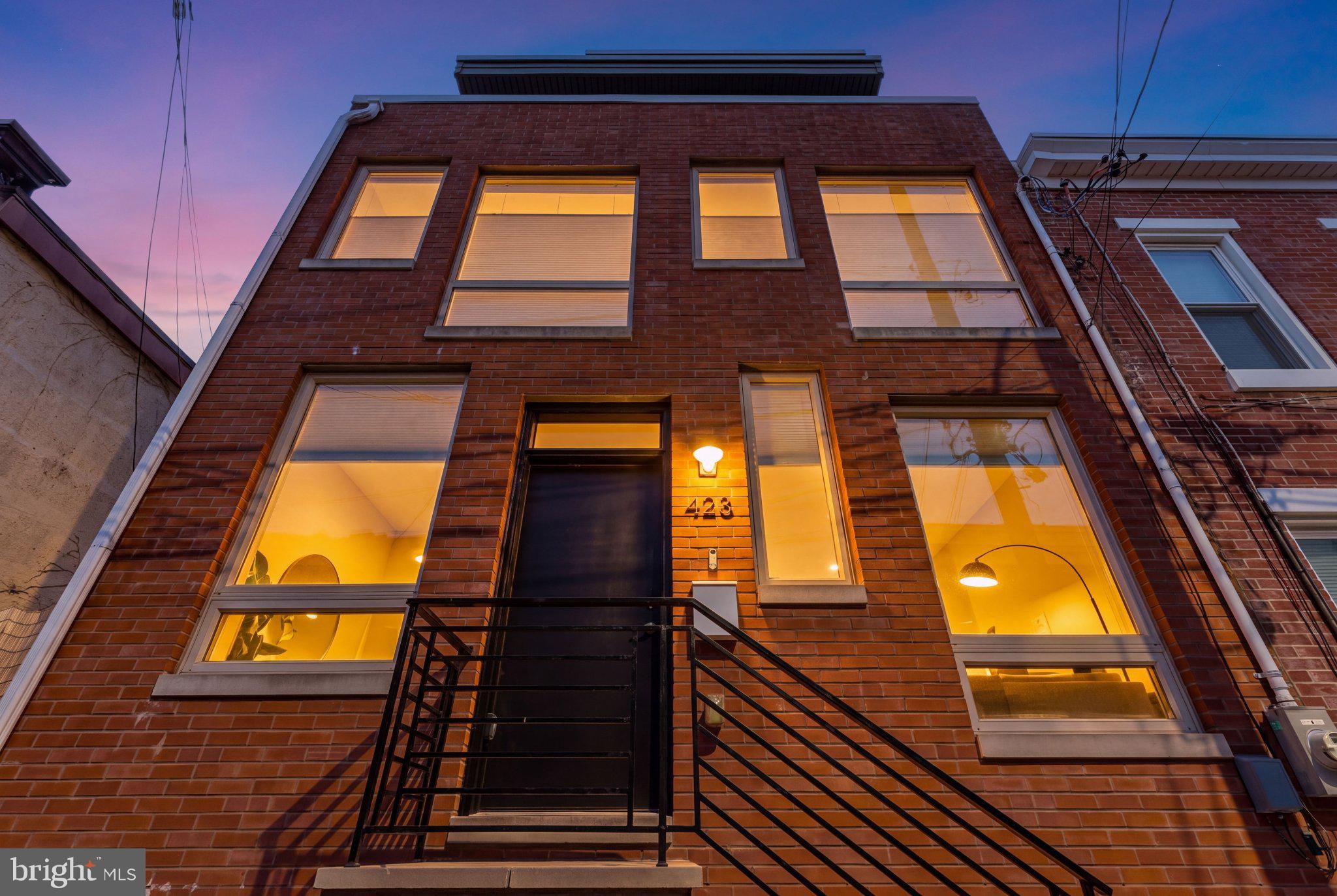 423 E FLORA STREET