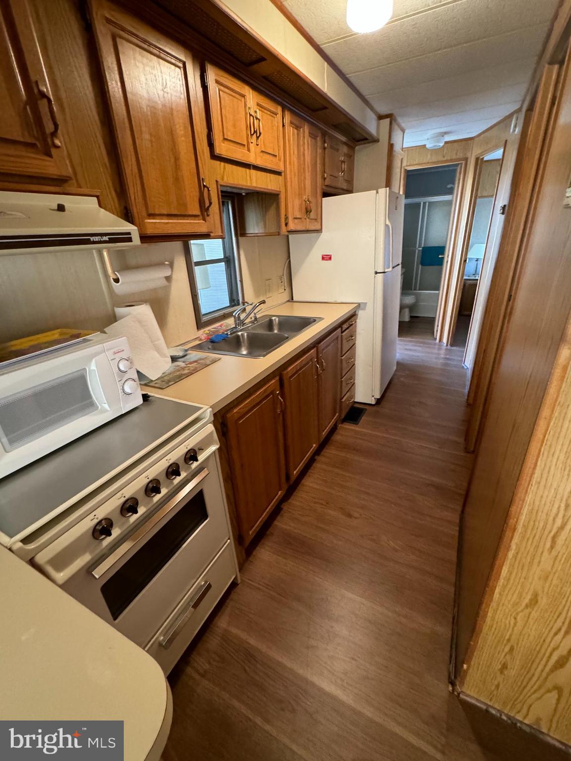 WHITE HORSE PARK I - Residential