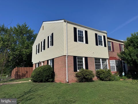 Townhouse For Sale - 10298 Cub Run Court<br/> MANASSAS, VA 20109