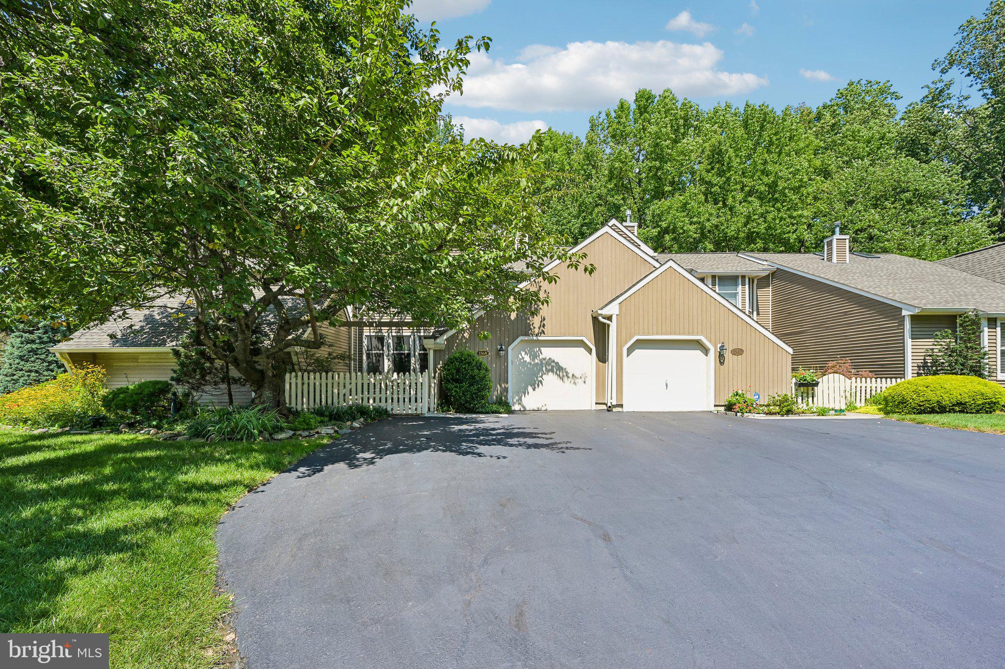1564 APPLEWOOD CIRCLE