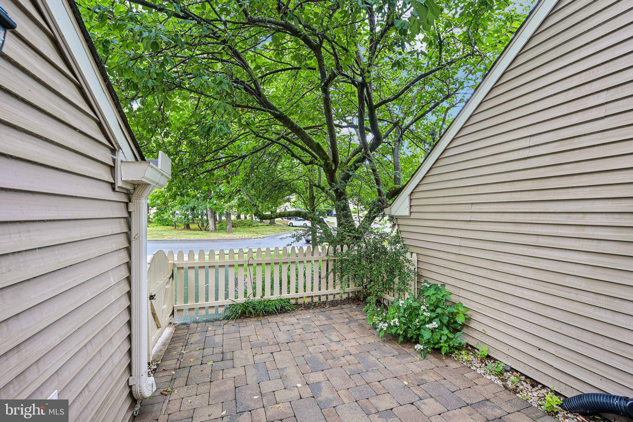 1564 APPLEWOOD CIRCLE