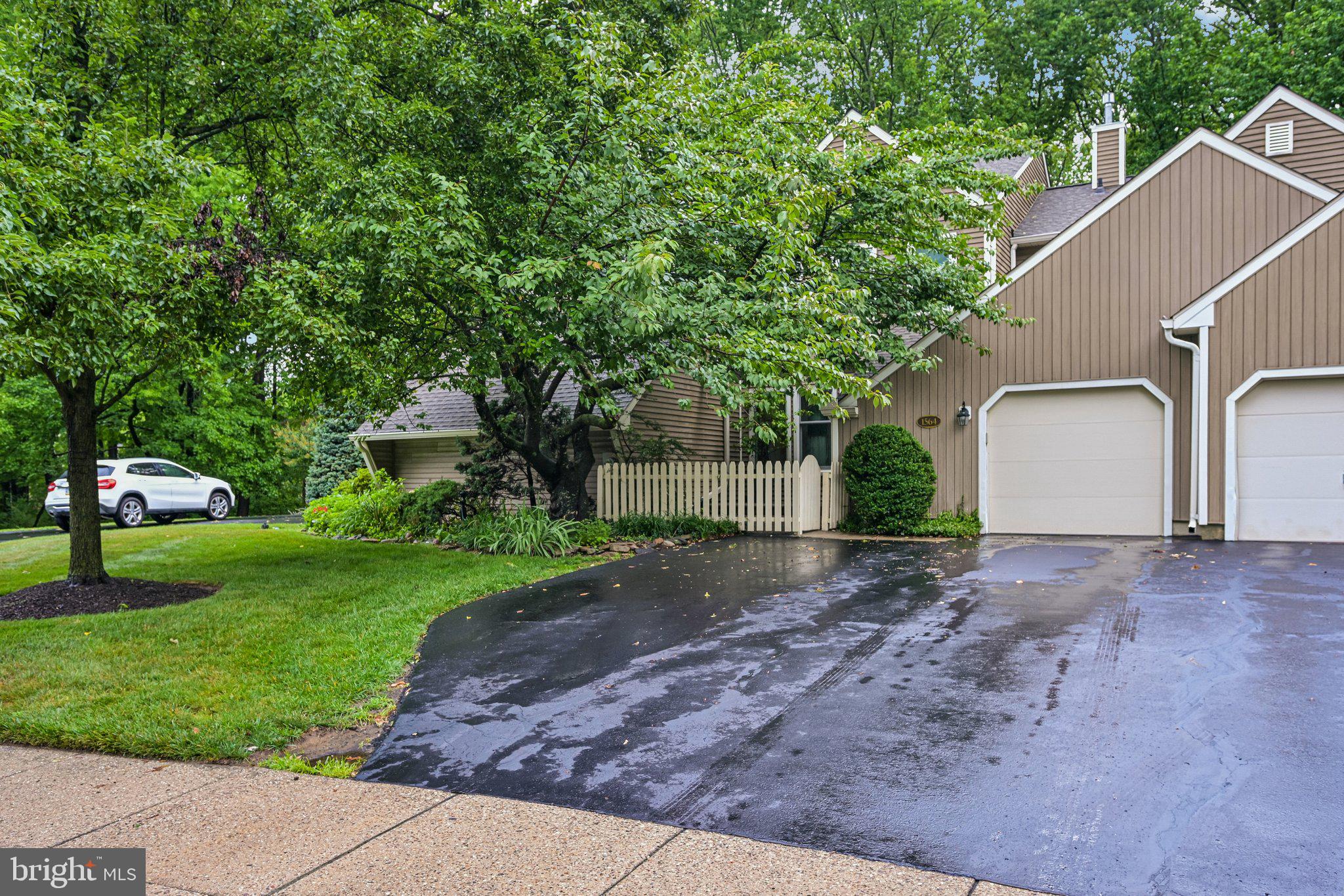 1564 APPLEWOOD CIRCLE