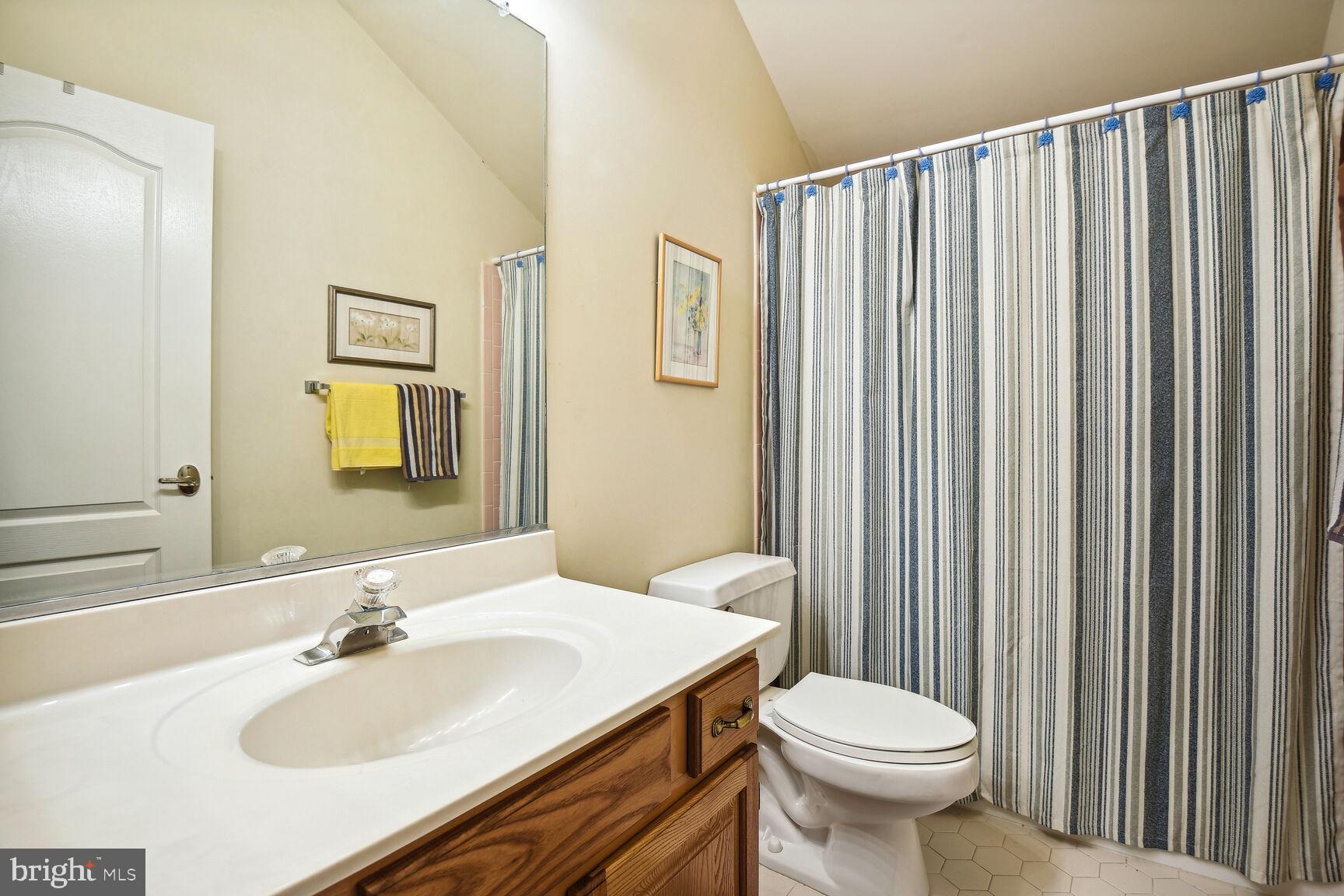 LAKE HALLOWELL - Residential