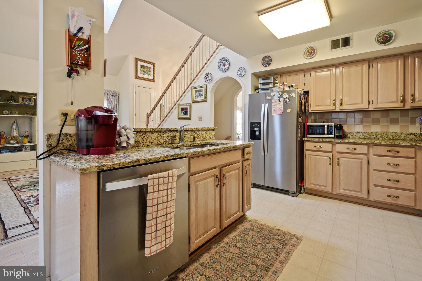 LAKE HALLOWELL - Residential