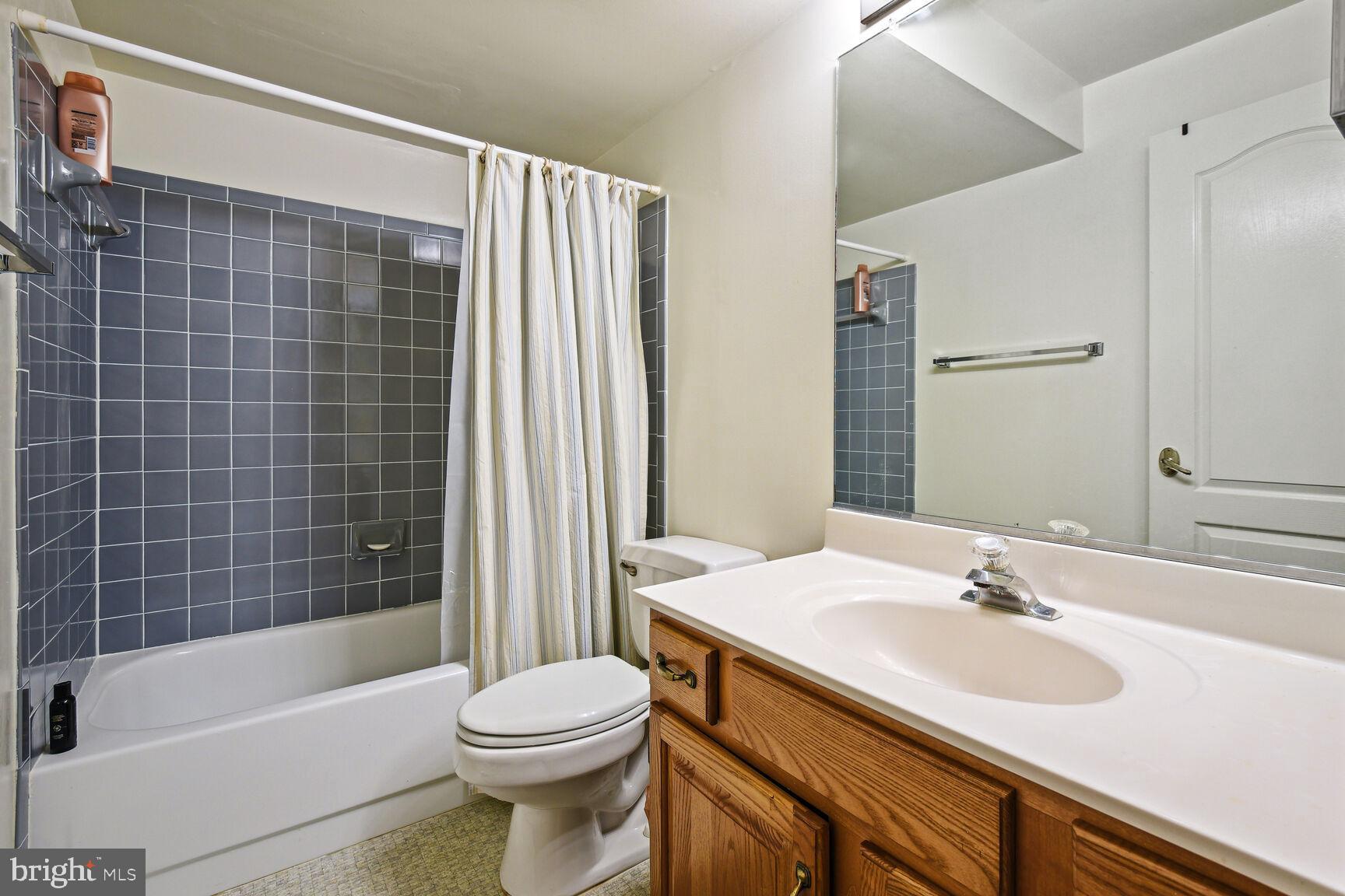 LAKE HALLOWELL - Residential