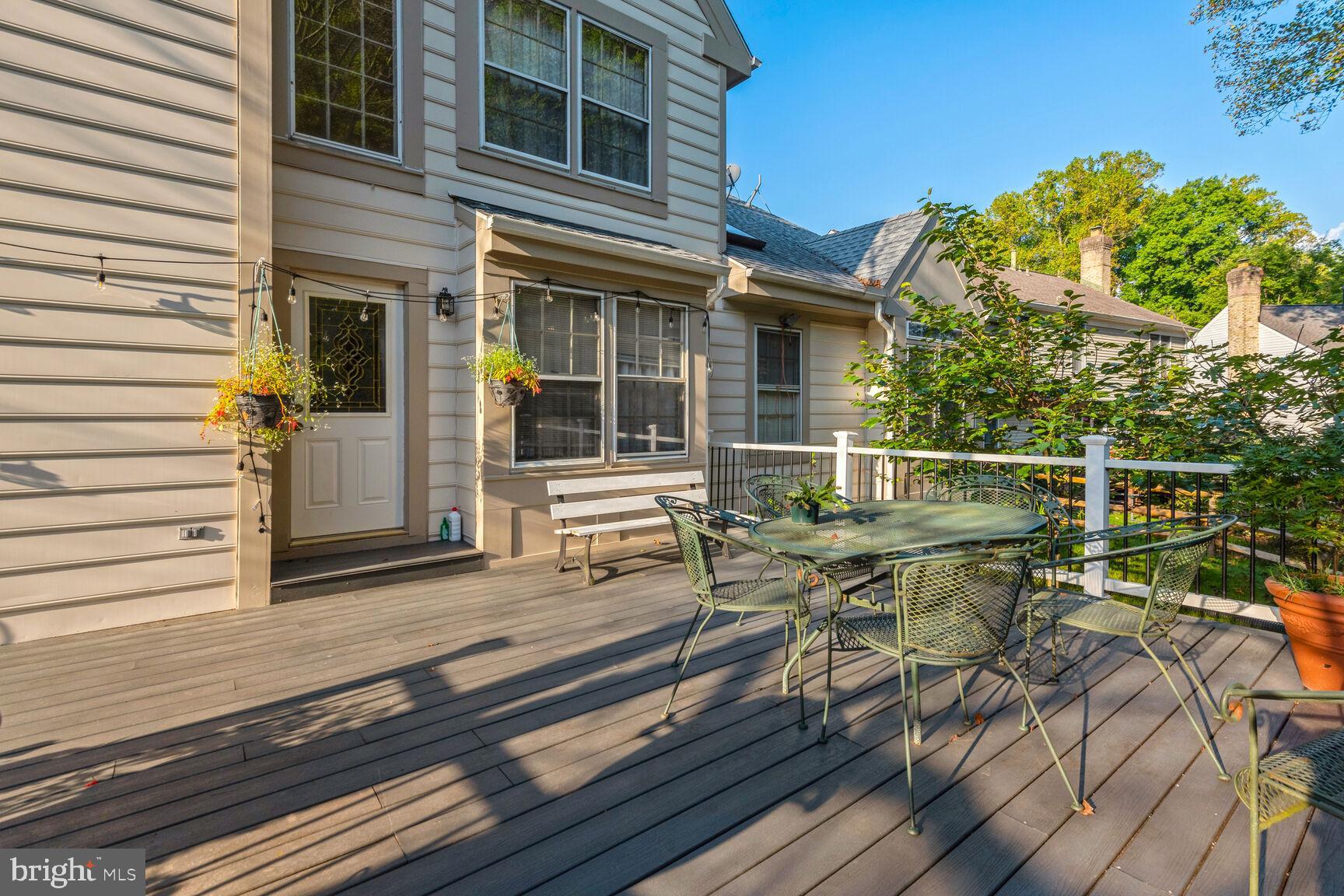 LAKE HALLOWELL - Residential