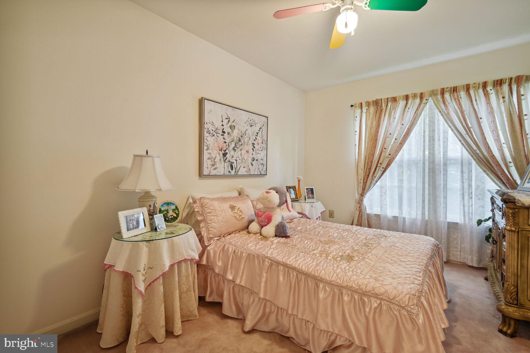 LAKE HALLOWELL - Residential