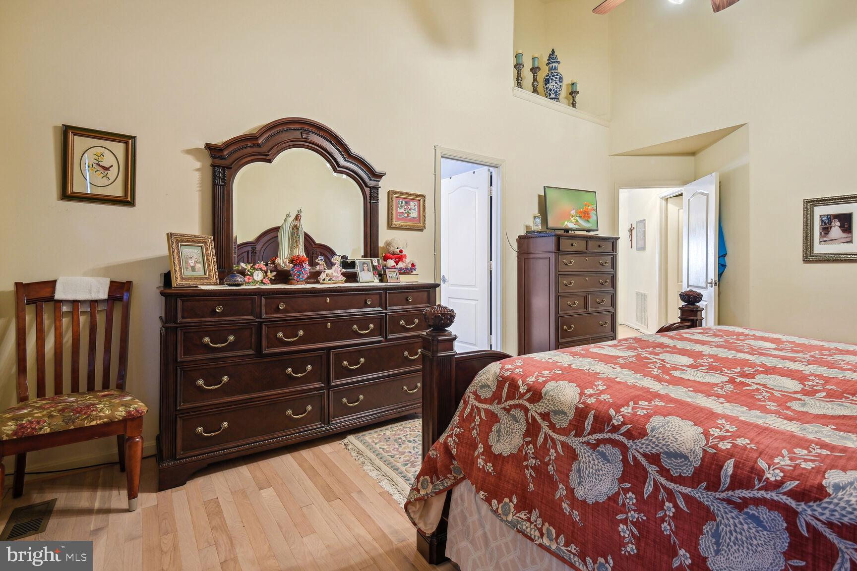 LAKE HALLOWELL - Residential