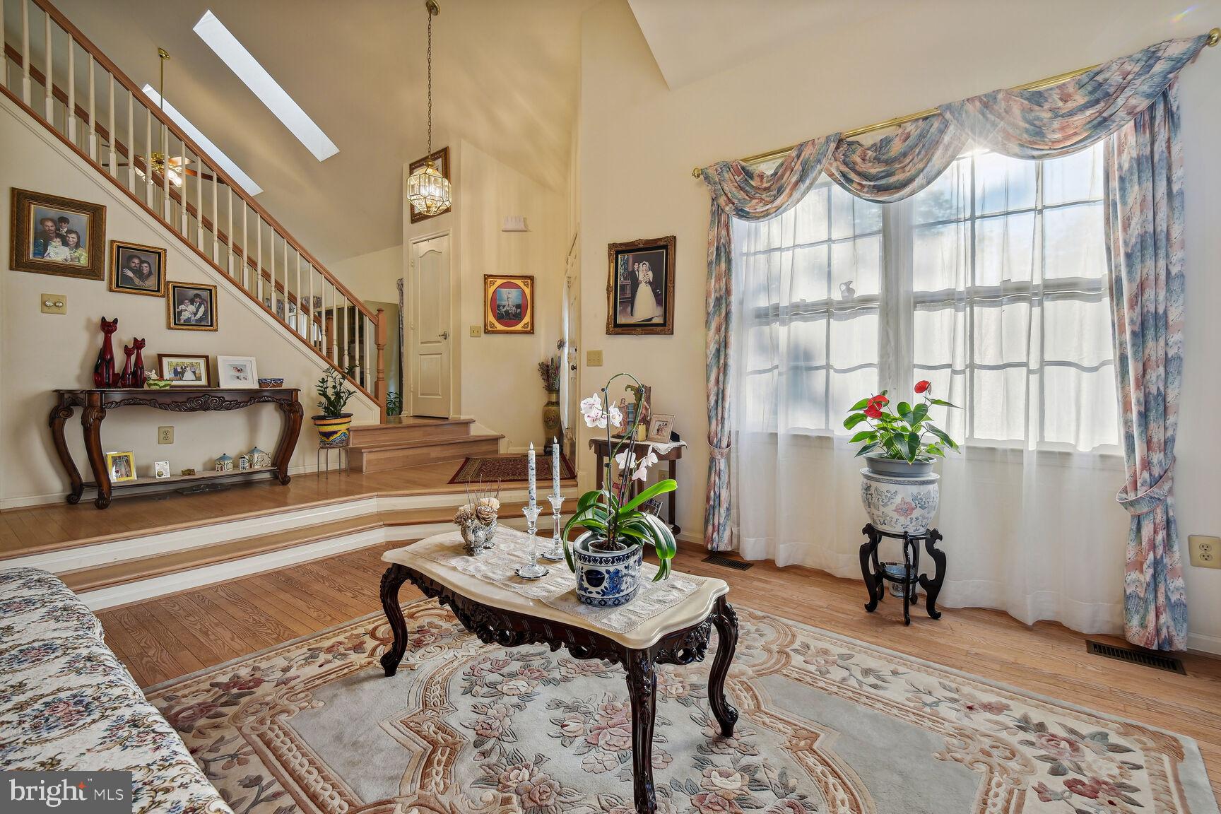 LAKE HALLOWELL - Residential