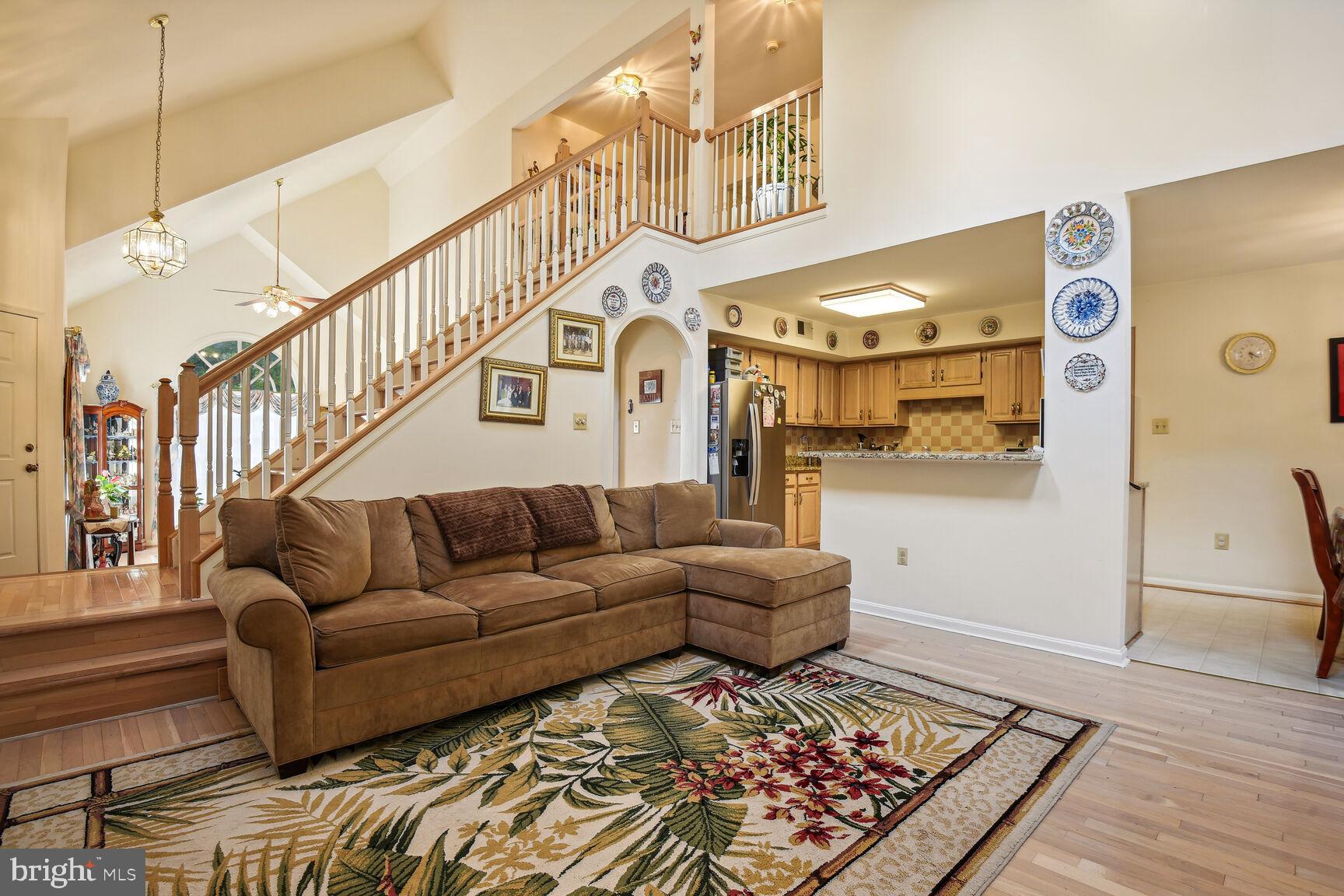 LAKE HALLOWELL - Residential