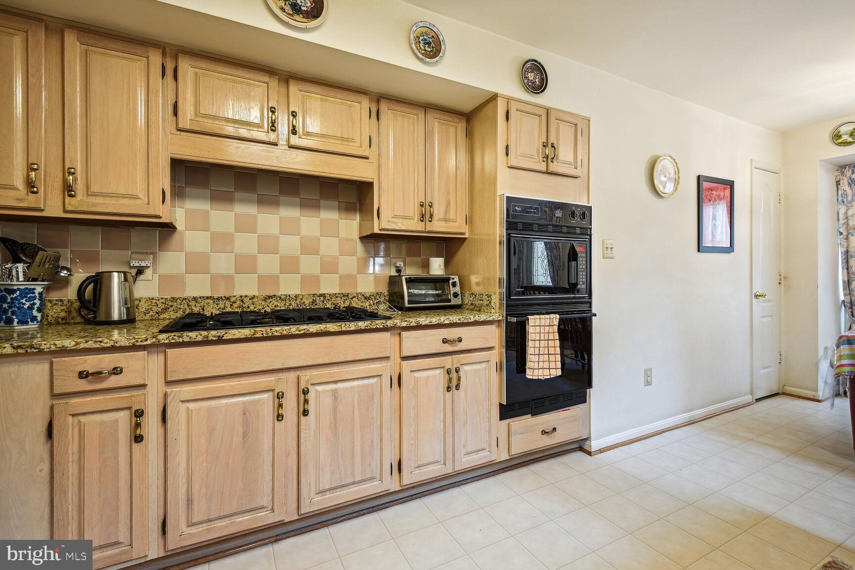 LAKE HALLOWELL - Residential