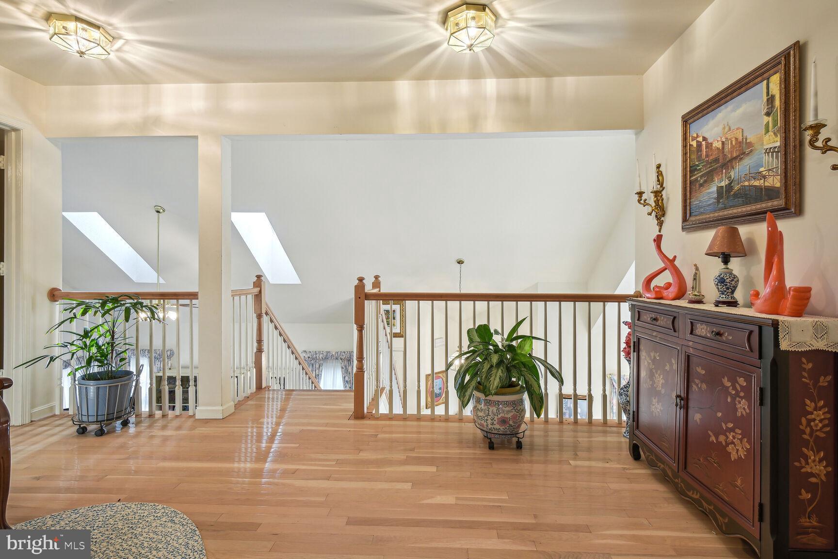 LAKE HALLOWELL - Residential