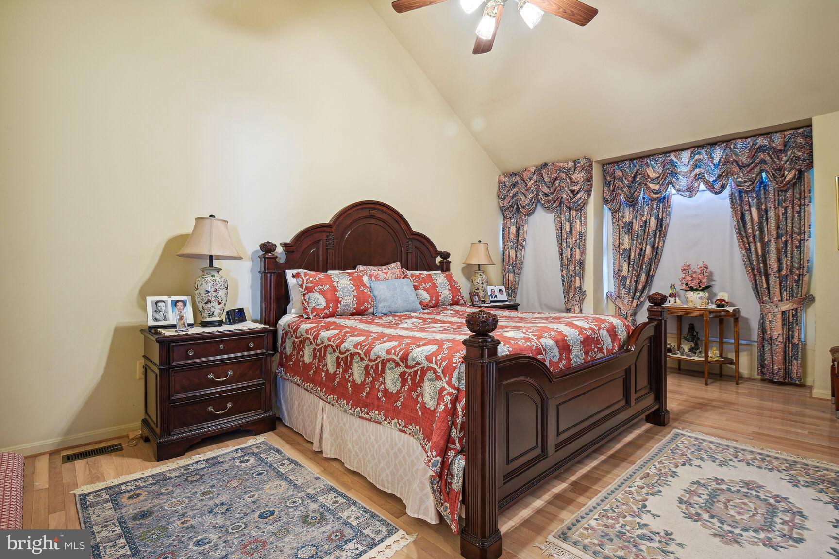 LAKE HALLOWELL - Residential