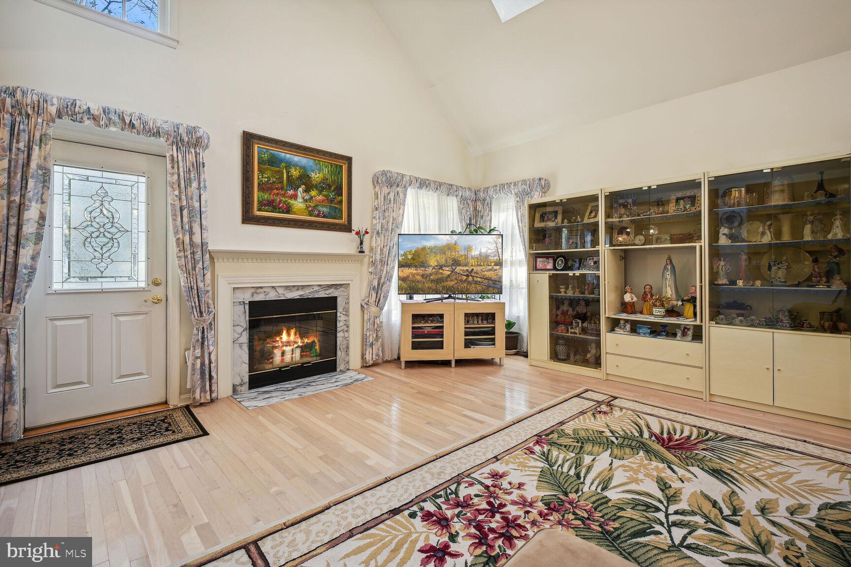 LAKE HALLOWELL - Residential