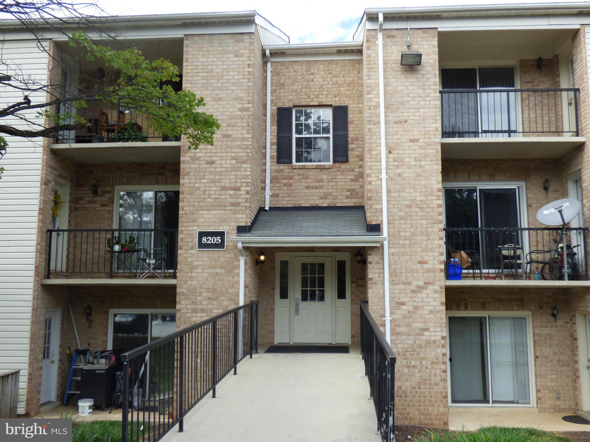 Great 2 bedroom 2 bathroom on top level of three level condo. Near shopping, bus station, restaurants. full sized washer/dryer in unit, Full access to community pool and other facilities, few min drive to Shady grove metro station or Marc Train stop, Pet with case by case approval. no smoking. Water is free, tenant only pays for other utility. 12 month lease minimum