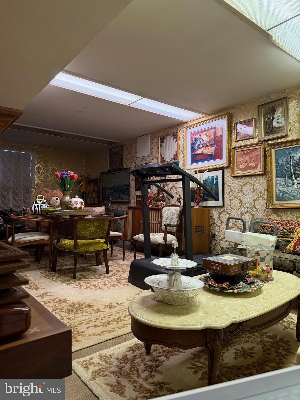 NEW CARROLLTON - Residential