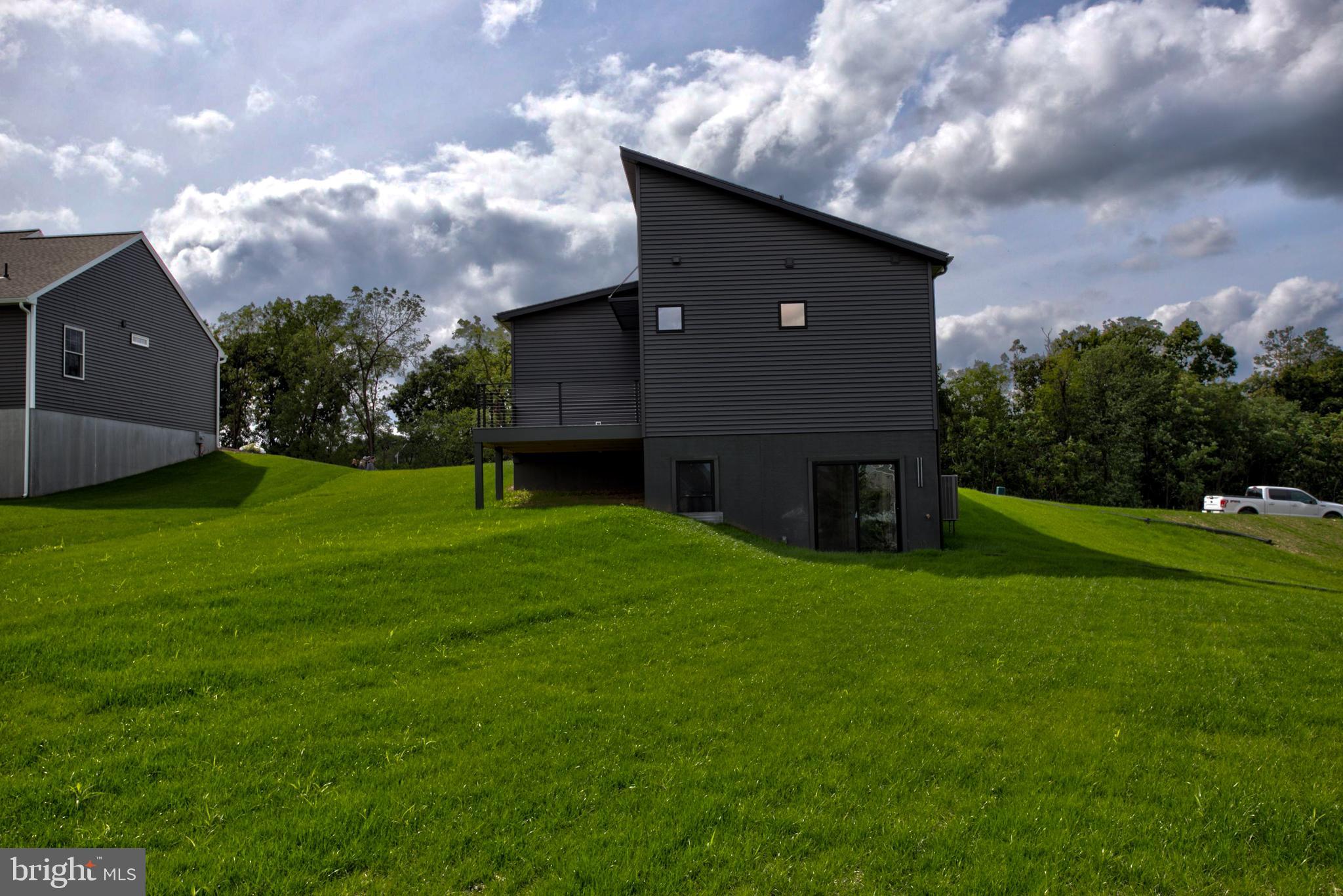 MOUNTAIN MEADOWS - Residential