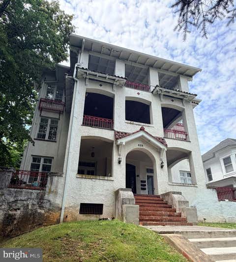 Photo of 629 Oak Hill Avenue, HAGERSTOWN, MD 21740 (MLS # MDWA2037986)