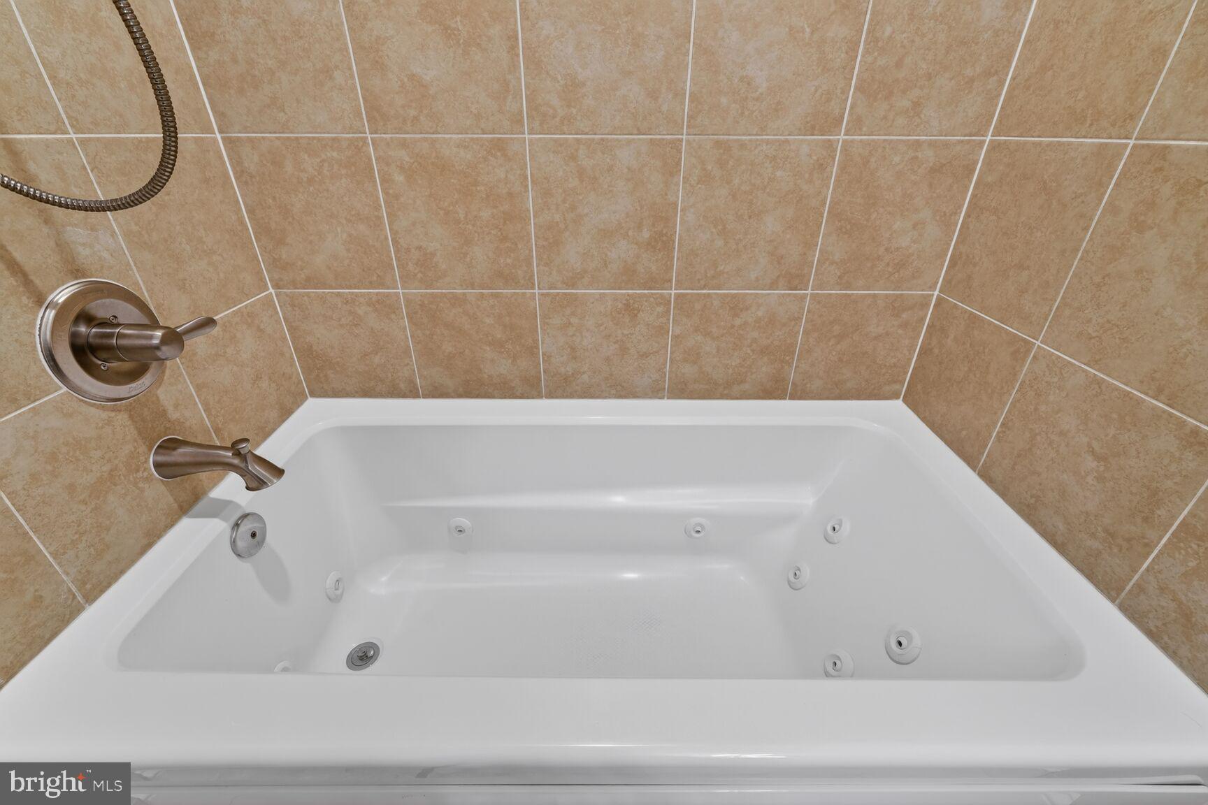 SURREY AT MANCHESTER LAKES - Residential