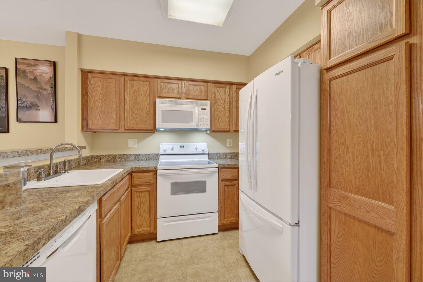 SURREY AT MANCHESTER LAKES - Residential