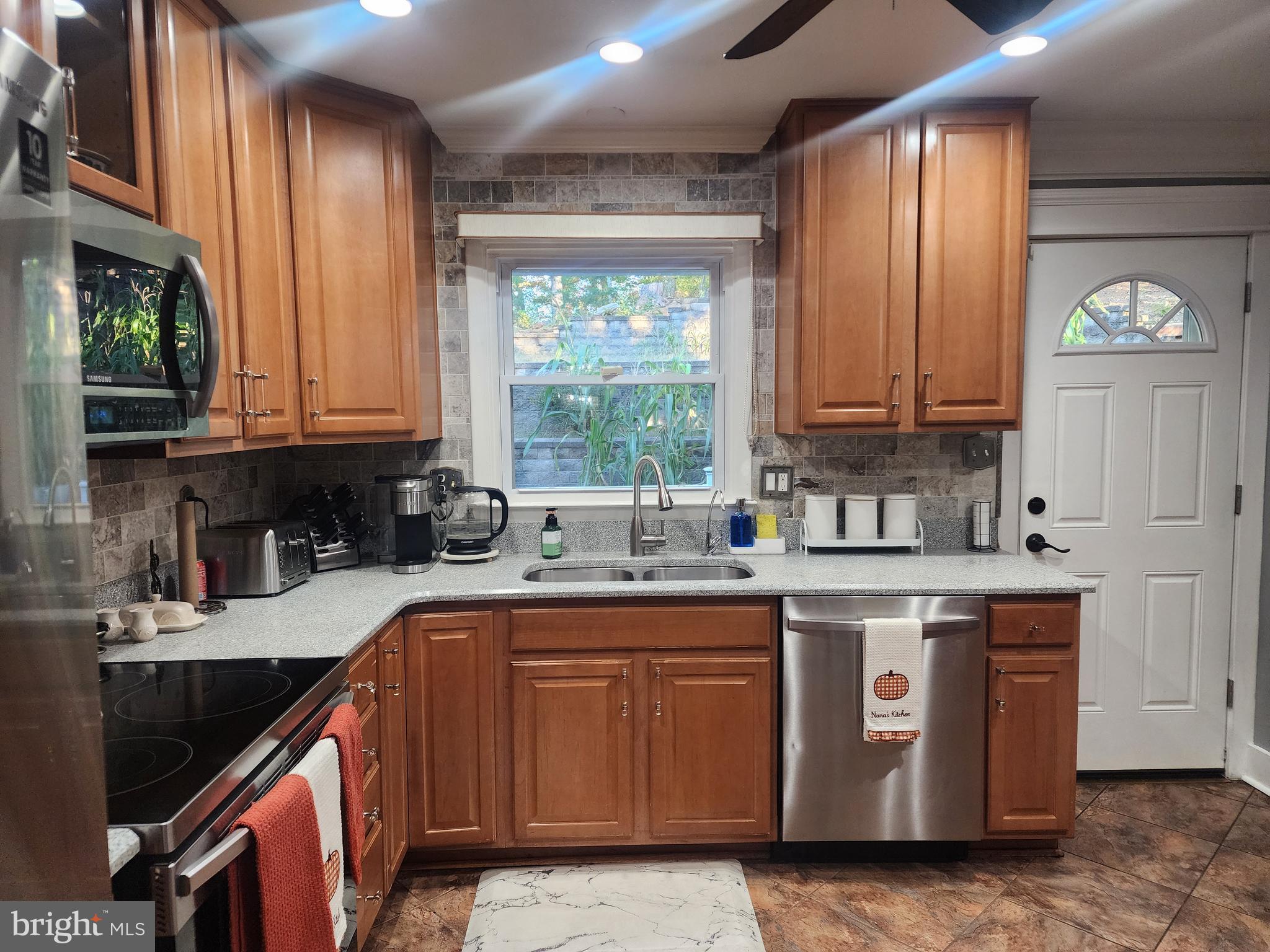 18324 NOB HILL DRIVE