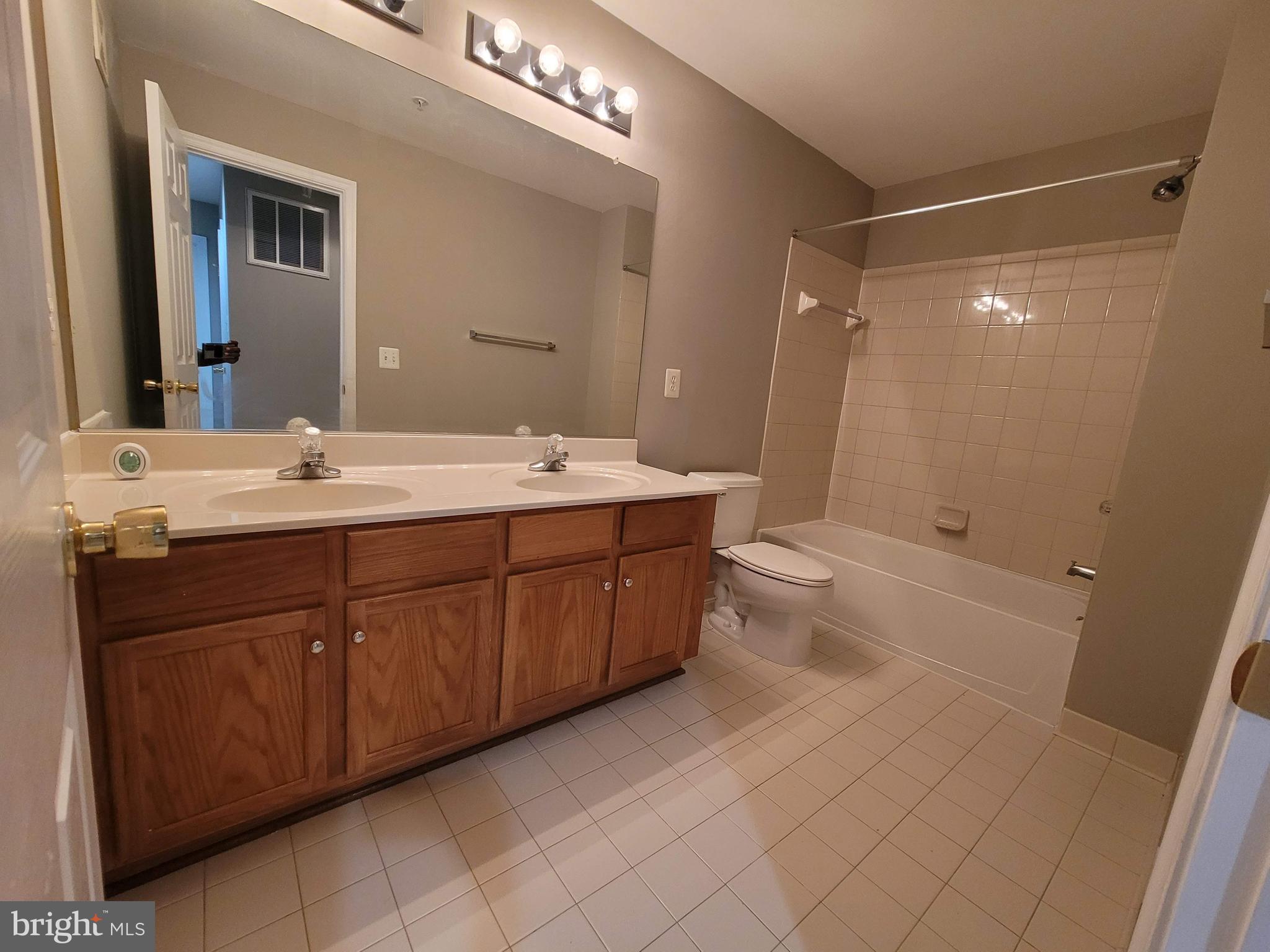 POWELLS RUN VILLAGE COND - Residential