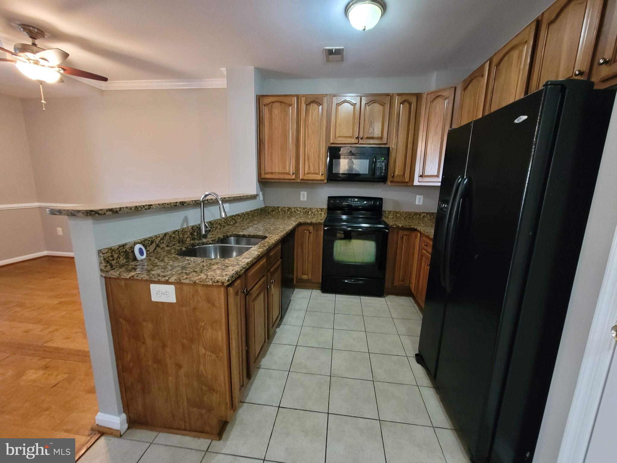 POWELLS RUN VILLAGE COND - Residential